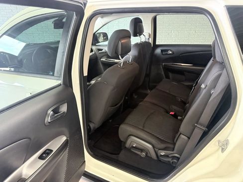 Used 2018 Dodge Journey SE w/ Blacktop Package FWD image 8