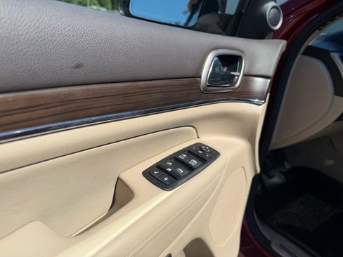 Used 2014 Jeep Grand Cherokee Overland AWD/4WD image 10