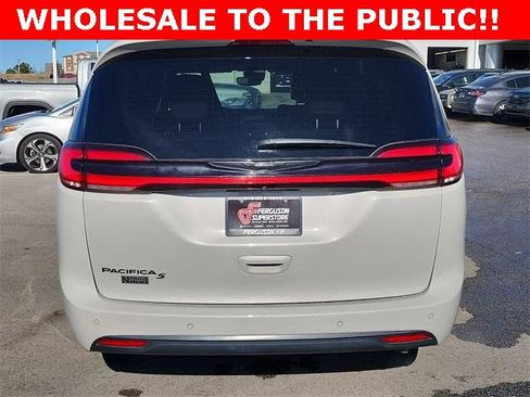 Used 2021 Chrysler Pacifica Touring-L w/ S Appearance Package image 2