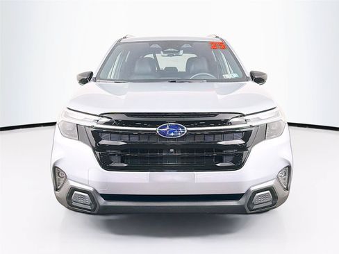 Used 2025 Subaru Forester Touring AWD/4WD image 6