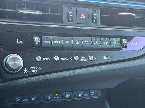 Used 2024 Lexus ES 300h w/ Accessory Package (Z1) FWD image 25