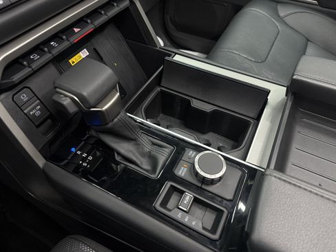 Used 2024 Toyota Sequoia Limited image 19