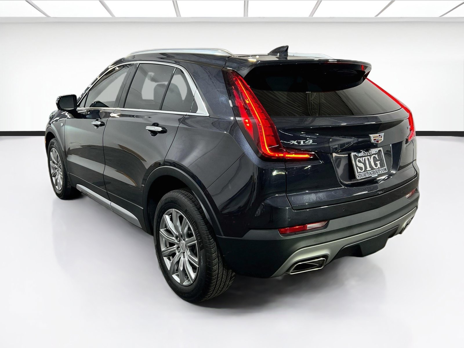 Used 2023 Cadillac XT4 Premium Luxury w/ Trailering Package FWD image 6