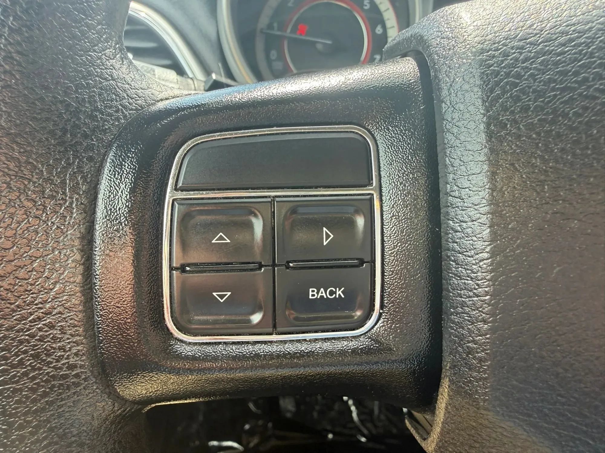 Used 2020 Dodge Journey SE w/ Blacktop Package FWD image 11