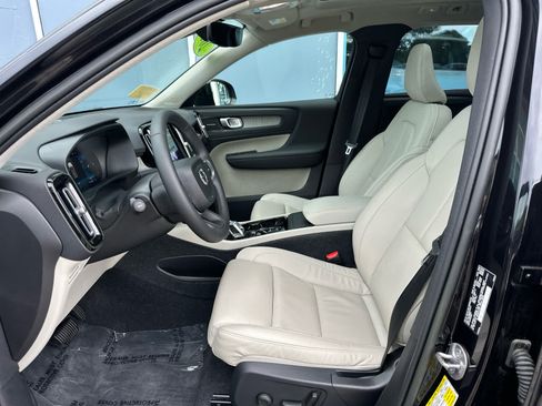 Used 2023 Volvo XC40 B5 Ultimate w/ Protection Package Premier AWD/4WD image 11
