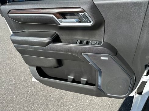 Used 2023 GMC Sierra 1500 SLT w/ SLT Convenience Package image 11