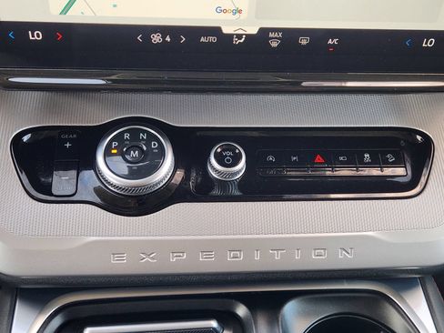 Certified 2025 Ford Expedition Active AWD/4WD image 22