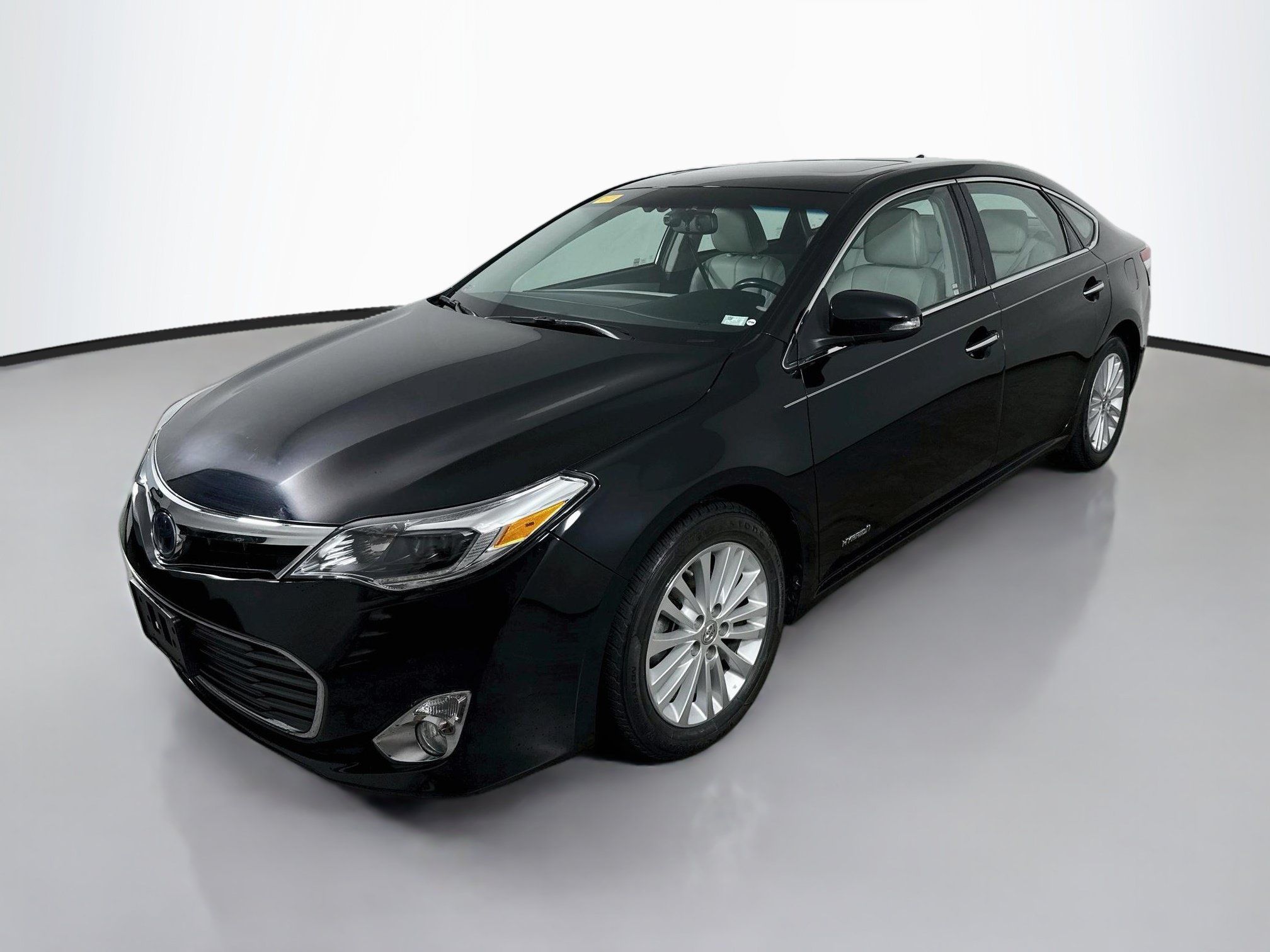Used 2014 Toyota Avalon Limited w/ Technology Package FWD image 3
