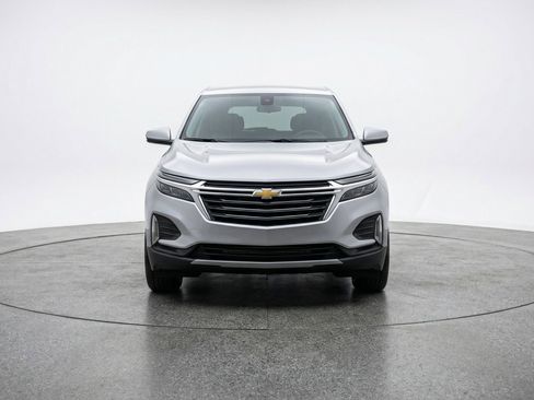Used 2025 Chevrolet Equinox LT FWD image 2