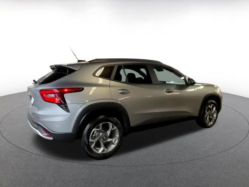 Used 2025 Chevrolet Trax LT image 12