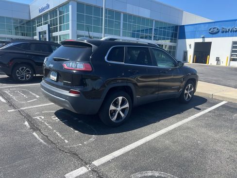 Used 2019 Jeep Cherokee Limited w/ Luxury Group FWD image 5