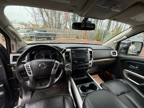 Used 2017 Nissan Titan SL image 15