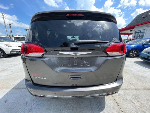 Used 2018 Chrysler Pacifica Touring-L FWD image 8