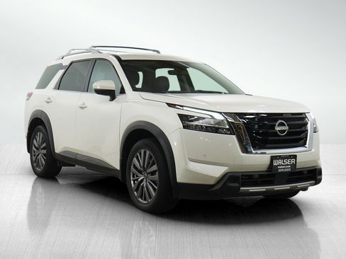 Used 2023 Nissan Pathfinder SL w/ SL Premium Package AWD/4WD image 8
