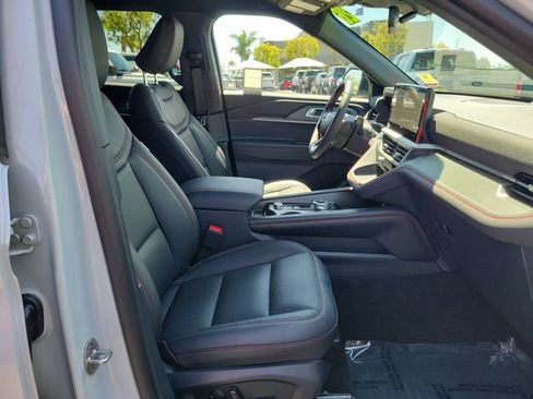 Used 2026 Ford Explorer ST-Line w/ ST-Line Street Pack image 15