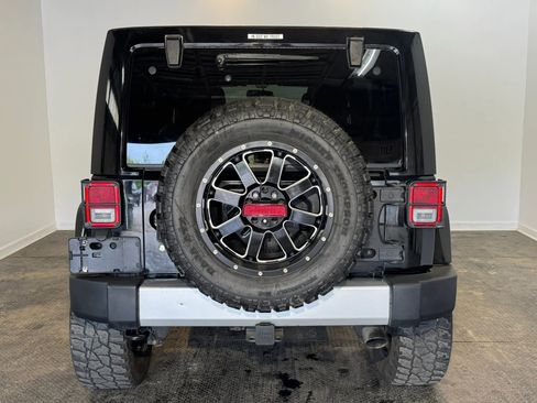 Used 2013 Jeep Wrangler Unlimited Sahara w/ Connectivity Group AWD/4WD image 5