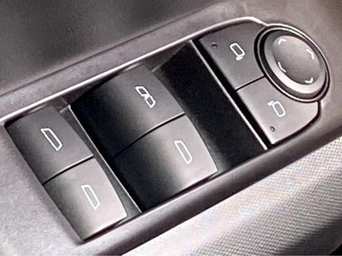 New 2025 Chevrolet Colorado LT w/ Advanced Trailering Package image 17