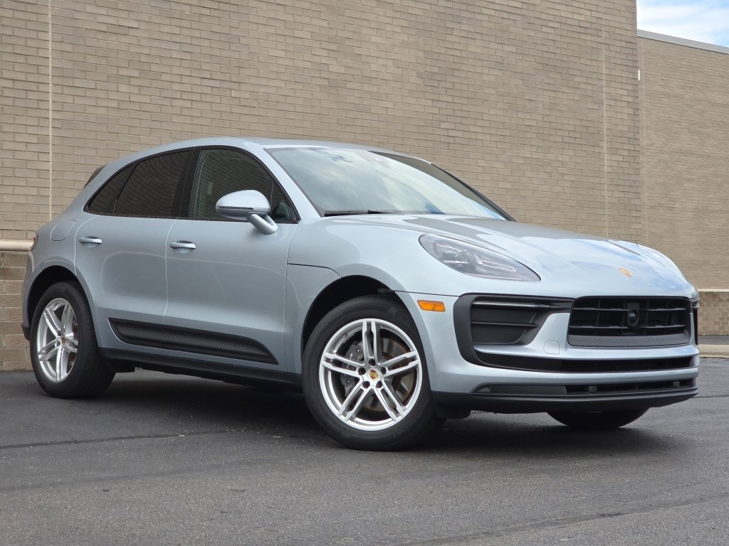 Certified 2024 Porsche Macan AWD/4WD image 11