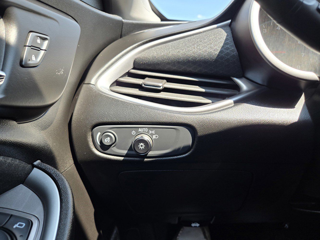 Used 2025 Chevrolet Malibu LT FWD image 21