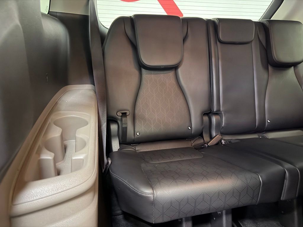 Used 2025 Kia Carnival FWD image 19