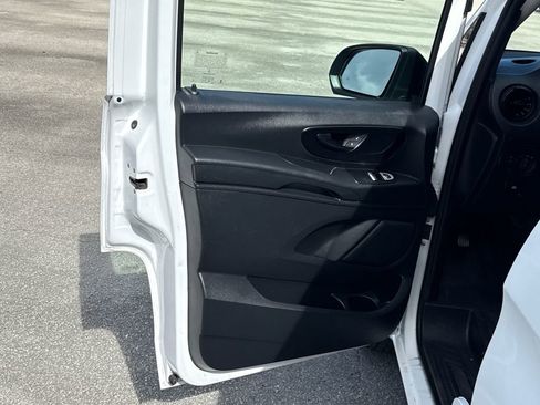 Used 2023 Mercedes-Benz Metris image 11