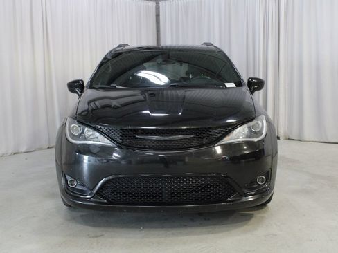 Used 2019 Chrysler Pacifica Touring-L Plus w/ S Appearance Package FWD image 36