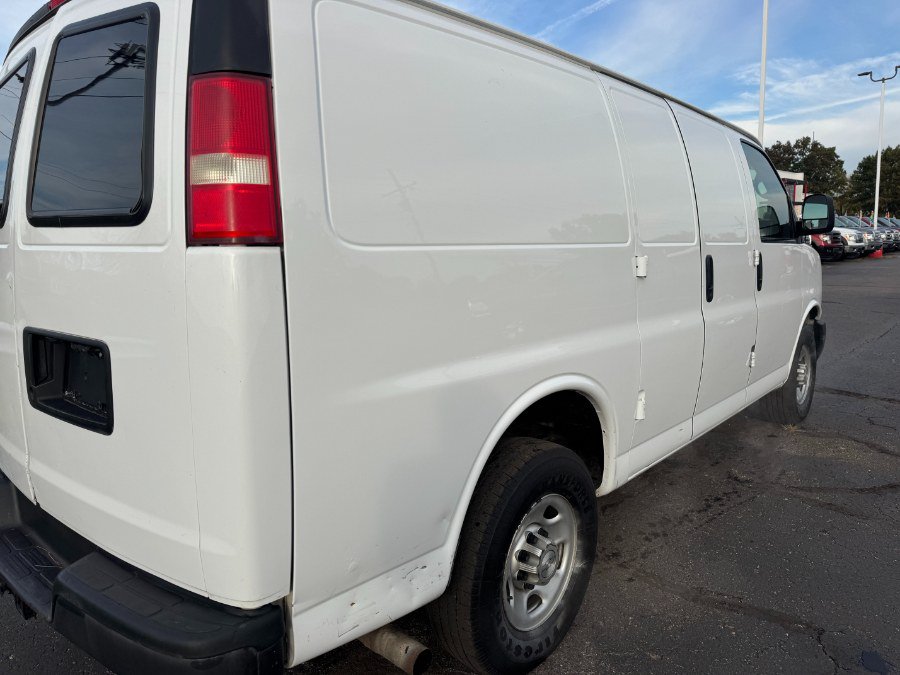 Used 2015 Chevrolet Express 3500 RWD image 11