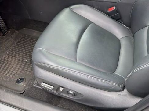 Used 2022 Toyota RAV4 XLE Premium image 7