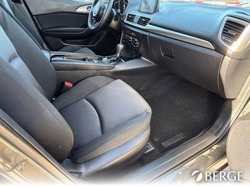 Used 2018 MAZDA MAZDA3 Sport image 13