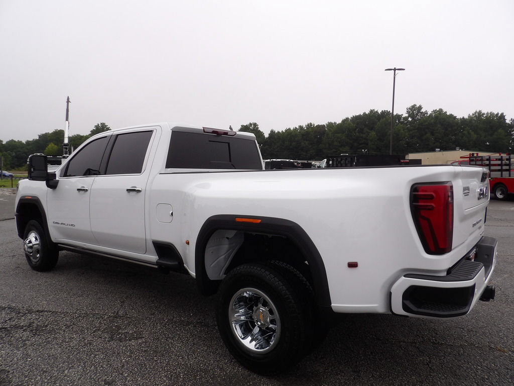 Used 2024 GMC Sierra 3500 Denali Ultimate AWD/4WD image 4