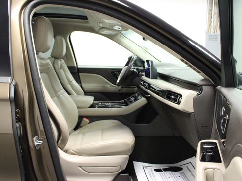 Used 2022 Lincoln Aviator Reserve w/ Elements Package Plus image 17