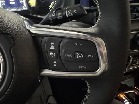 Used 2025 Jeep Wrangler Unlimited Sahara AWD/4WD image 19
