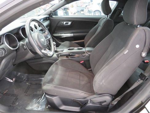 Used 2018 Ford Mustang Coupe RWD image 13