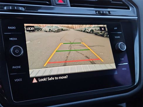 Used 2022 Volkswagen Tiguan SE image 15