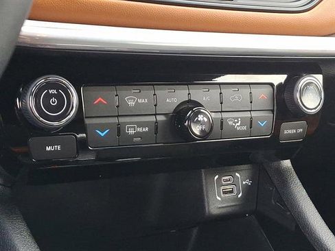 Used 2024 Jeep Compass Limited image 15