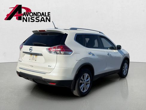 Used 2016 Nissan Rogue SV image 3