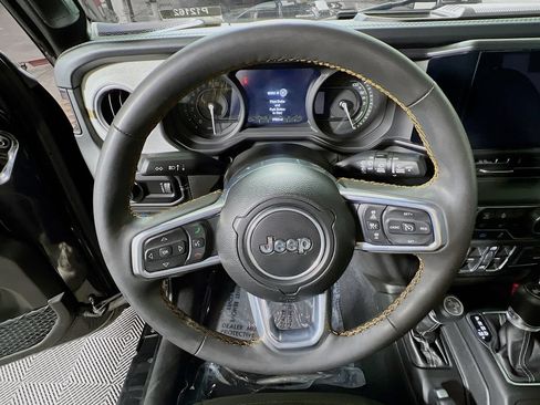 Used 2024 Jeep Wrangler Unlimited Sahara AWD/4WD image 10