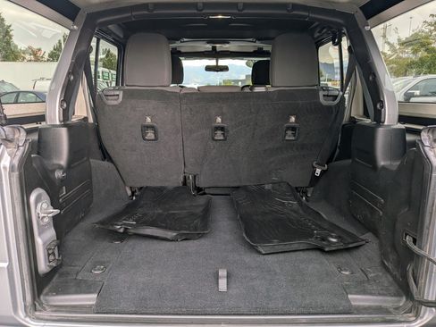 Used 2018 Jeep Wrangler Unlimited Rubicon AWD/4WD image 32