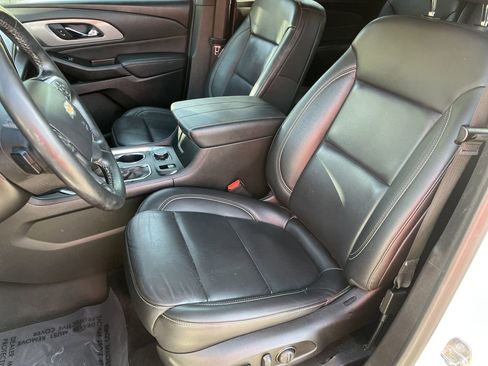 Used 2023 Chevrolet Traverse LT FWD image 15