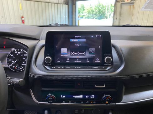 Used 2026 Nissan Rogue SV FWD image 36
