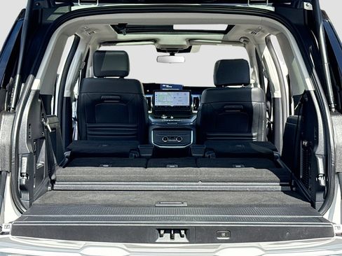 Certified 2025 Ford Expedition Platinum AWD/4WD image 7