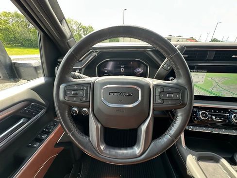 Used 2025 GMC Sierra 2500 Denali Ultimate AWD/4WD image 9