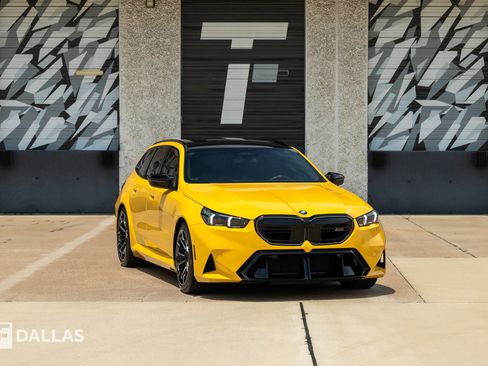 Used 2025 BMW M5 Touring AWD/4WD image 1