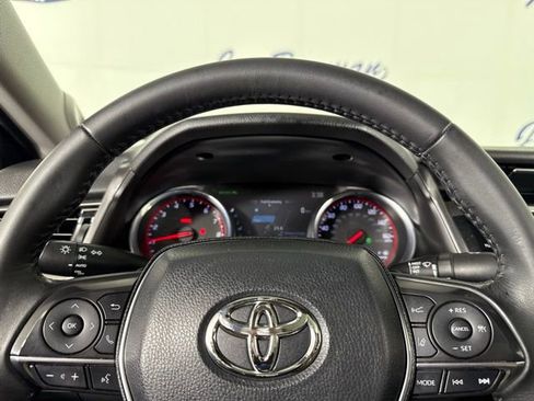 Used 2019 Toyota Camry XSE image 4