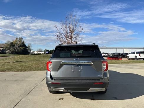 Used 2023 Ford Explorer XLT image 6