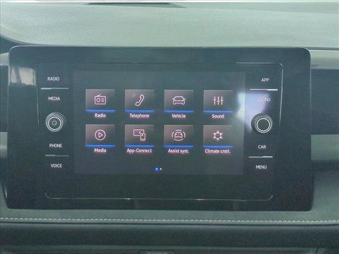 Used 2025 Volkswagen Taos SE FWD image 13