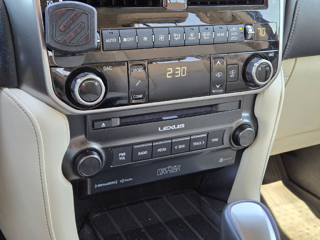 Used 2023 Lexus GX 460 Luxury w/ Accessory Package AWD/4WD image 30