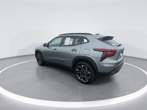 Used 2025 Chevrolet Trax RS w/ Sunroof Package image 6