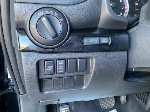Used 2024 Nissan Titan SV w/ SV Convenience Package AWD/4WD image 59