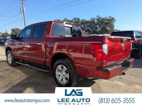 Used 2019 Nissan Titan SV w/ SV Convenience Package image 5